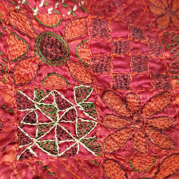 Aarong Hand Embroidered Silk Large Lined Scarf Shawl NWT Art to Wear - Picture 9 of 9